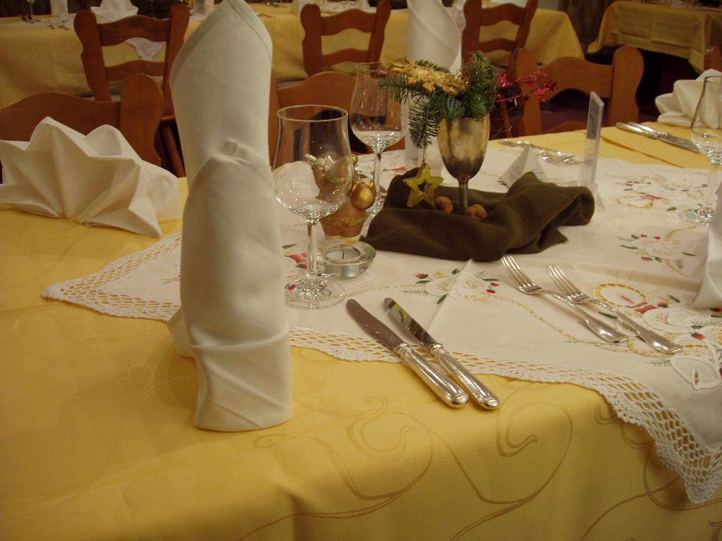 Hotel Restaurant Landhaus Koehle ノイキルヒ エクステリア 写真