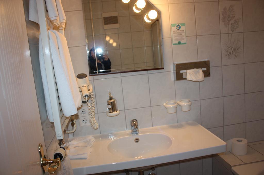 Hotel Restaurant Landhaus Koehle ノイキルヒ エクステリア 写真